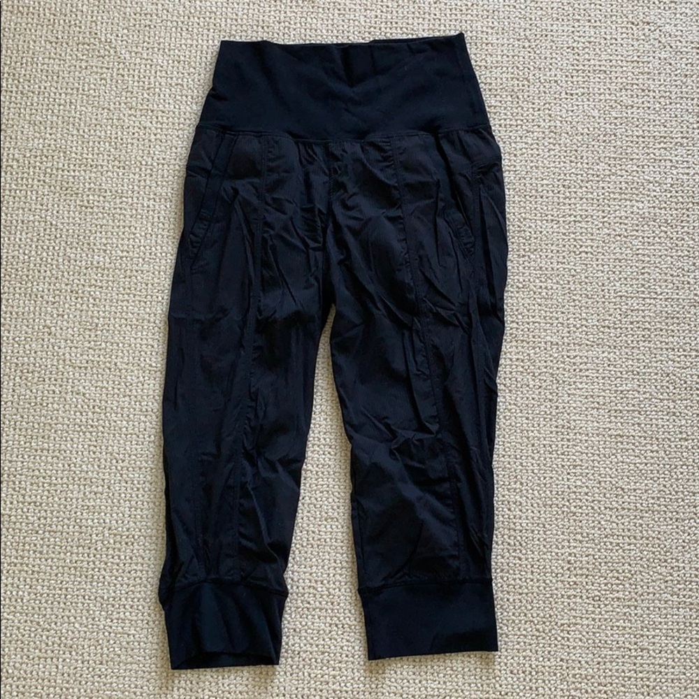 Lululemon Cropped Joggers